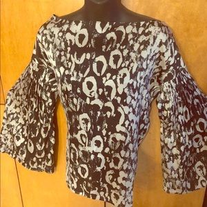 Jennifer Lopez black and gray top